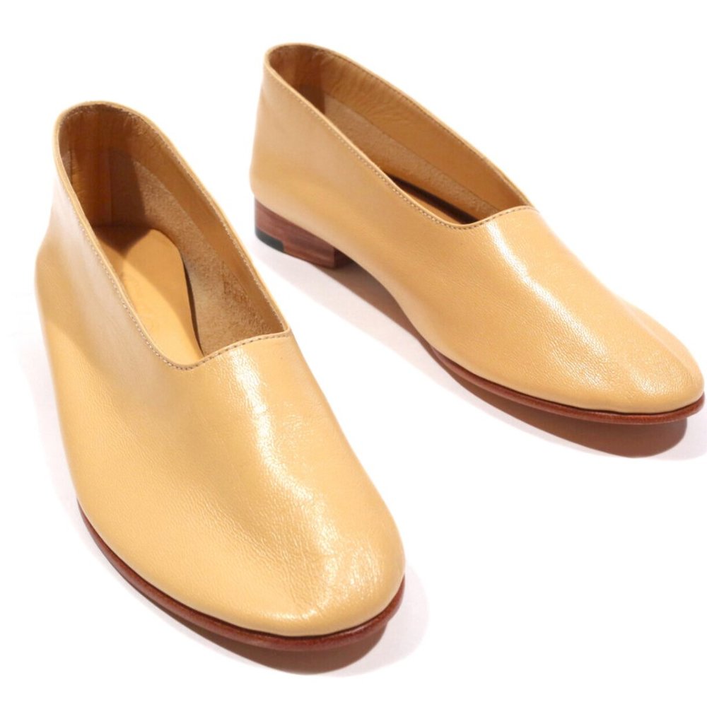 Martiniano Glove Flats in Dune 38.5